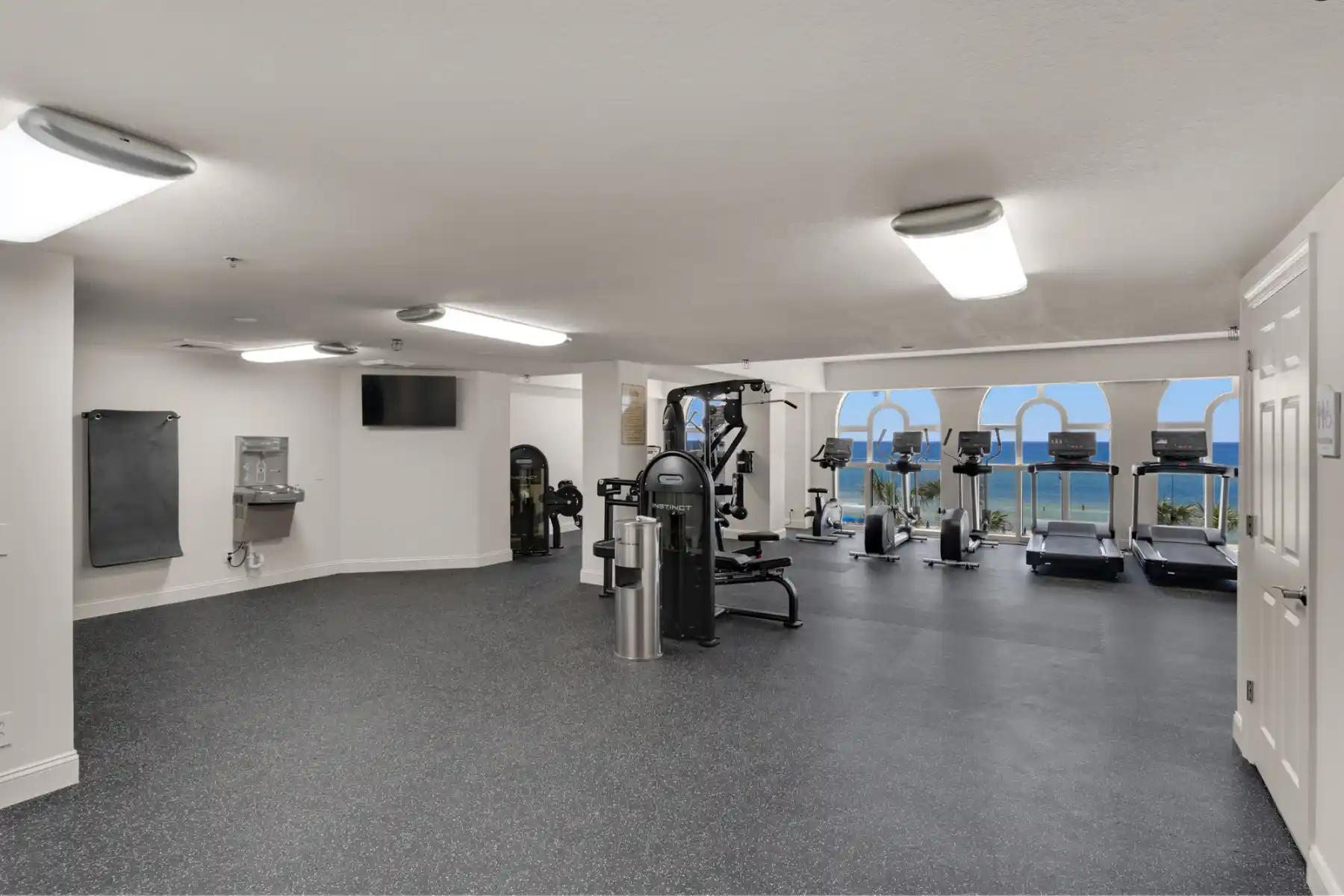 calypso-2302-west-tower-4